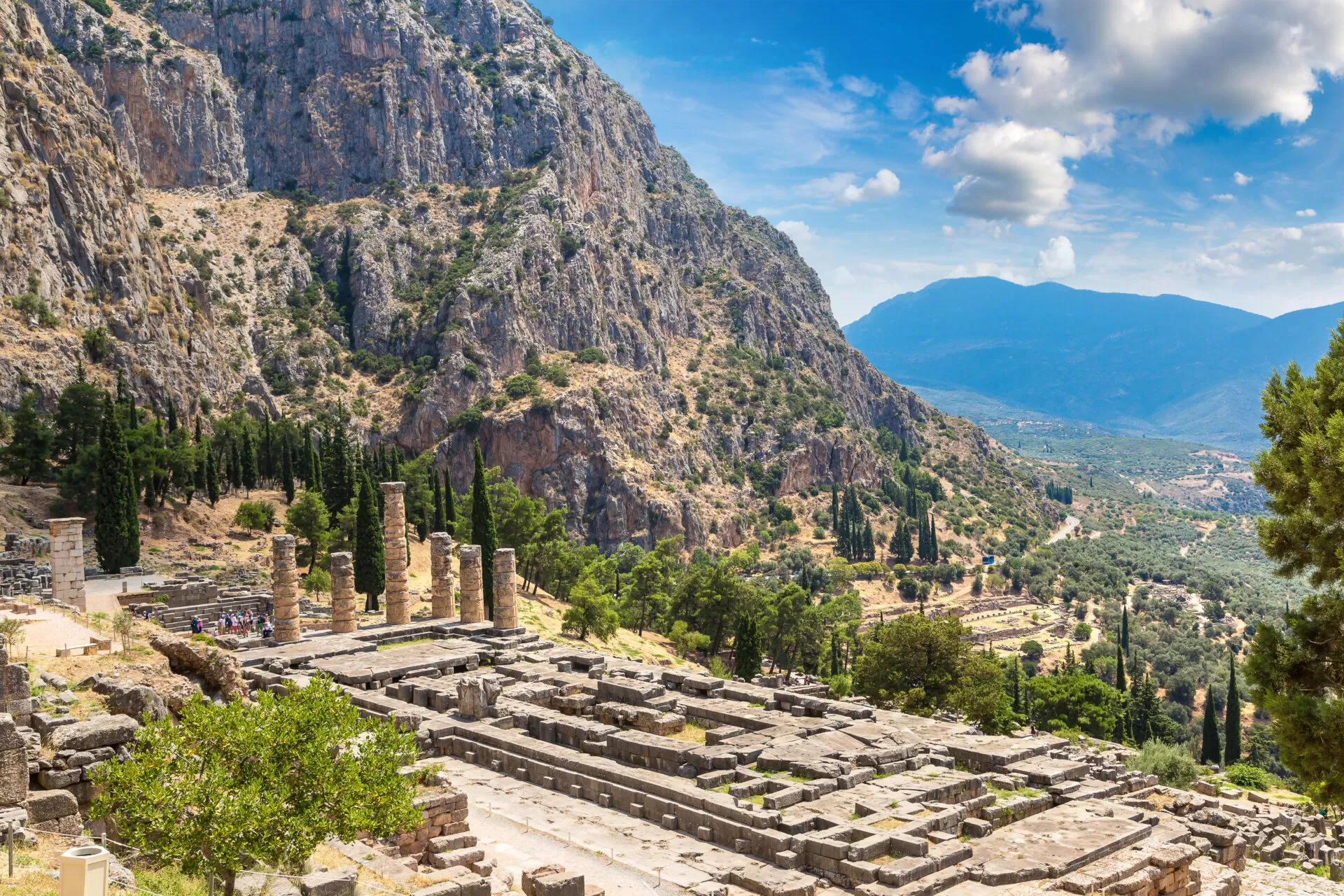 My Delphi & Korikion Antron Cave Trek | MyGreece